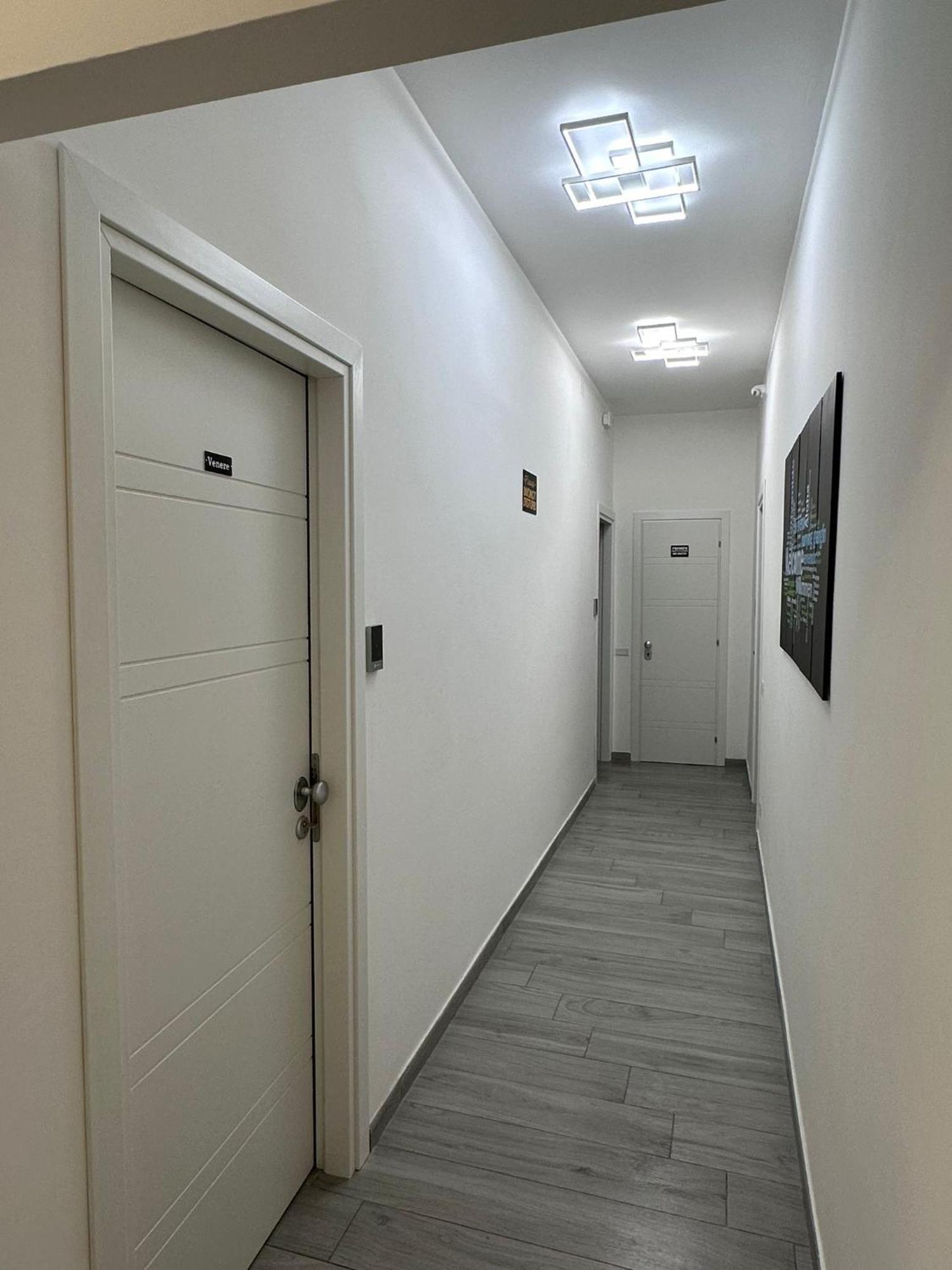Roma Guesthouse Affittacamere Centro Citta' Softrooms-Metro' A 1 Metro 罗马 外观 照片